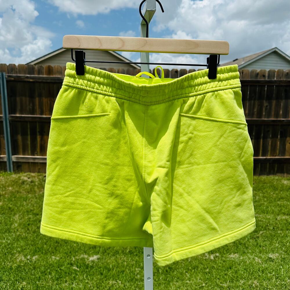 Lululemon Loungeful HR Neon Yellow Short 4 inch Size 8 - Picture 2 of 3